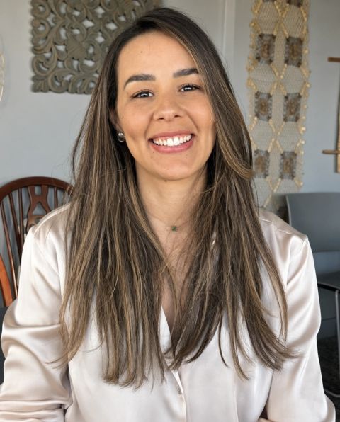 Alyne Bonfim em seu consultório